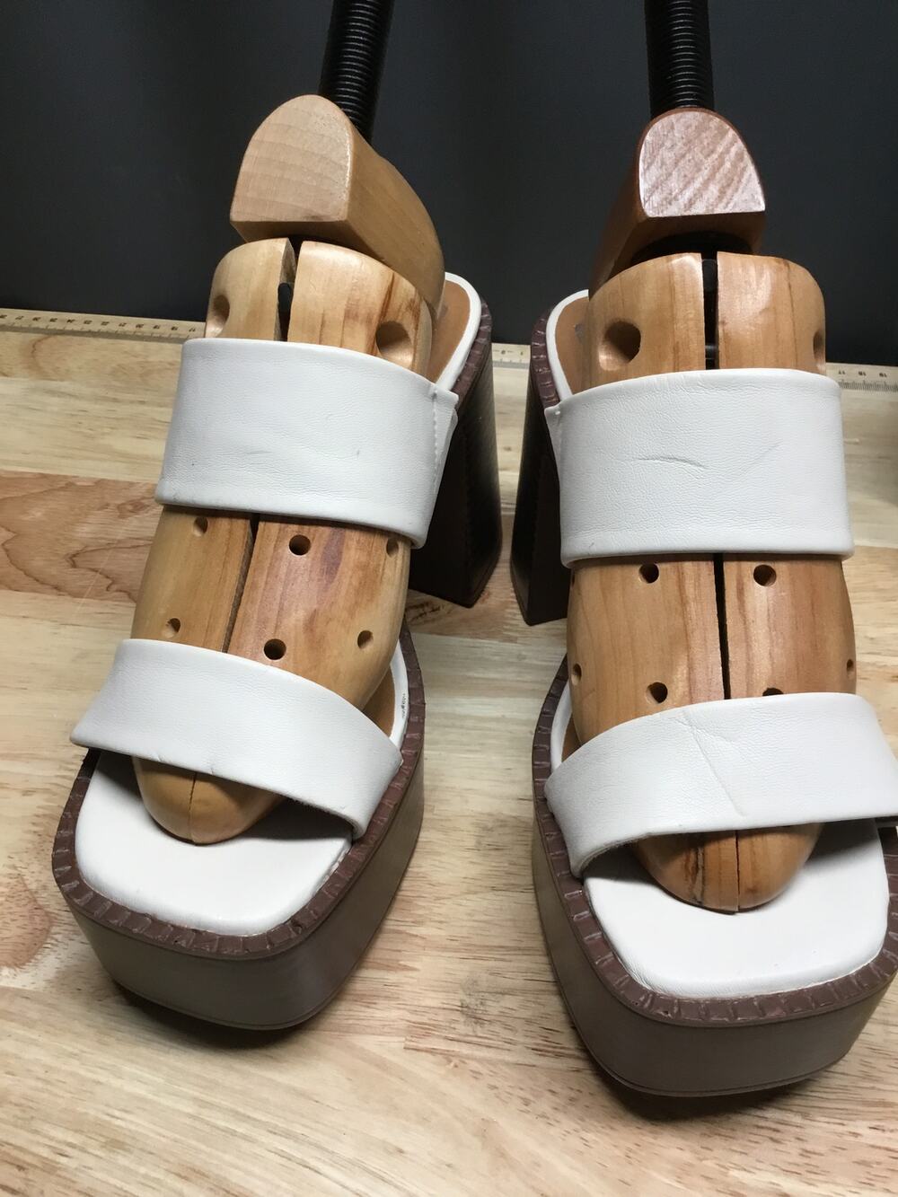 Dolce Vita Zillee Slide Sandals Women's 8 White Platform Heels Slip-On Open Toe